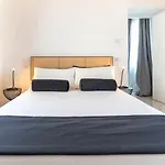 Palazzo San Zeno Apartment *